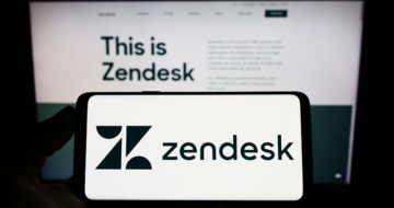 רוכשת בישראל. זנדסק.