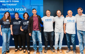 הצוות של אלו"ט, עמותת Code for Israel ואקמאי.