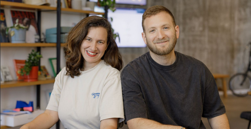 מייסדי שייפס. מימין: ארנון ניר (מנכ"ל), ושירלי באומר, מנהלת מוצר. 