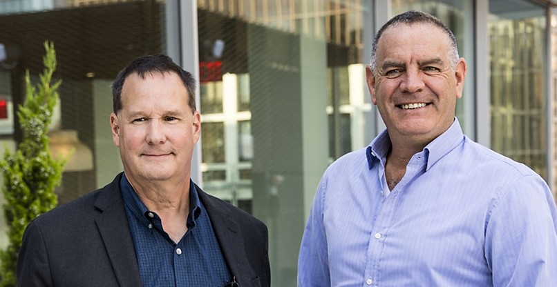 מימין לשמאל: ד"ר נמרוד קוזלובסקי, מייסד חברת סייטקטיק, וטים בראון, מנהל האבטחה העולמי של סולארווינדס.