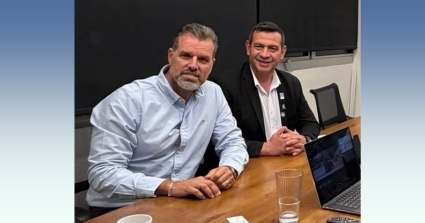 מימין לשמאל: ראש העיר מארגנטינה, בנדרל ברננדה, ומנכ"ל פארק עתידים תל אביב, אייל גרין.