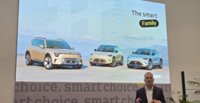 יניב ביטון, מנהל חטיבת מרצדס וסמארט בכלמוביל, מציג את משפחת סמארט