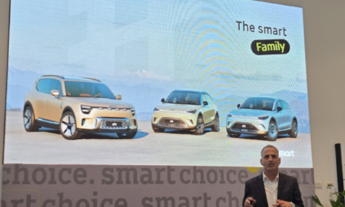 יניב ביטון, מנהל חטיבת מרצדס וסמארט בכלמוביל, מציג את משפחת סמארט