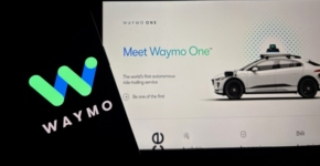 עושה ריקול תוכנה יזום. Waymo של גוגל.