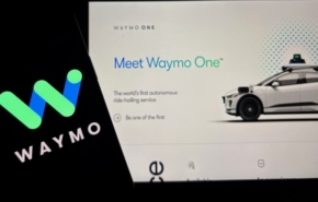 עושה ריקול תוכנה יזום. Waymo של גוגל.