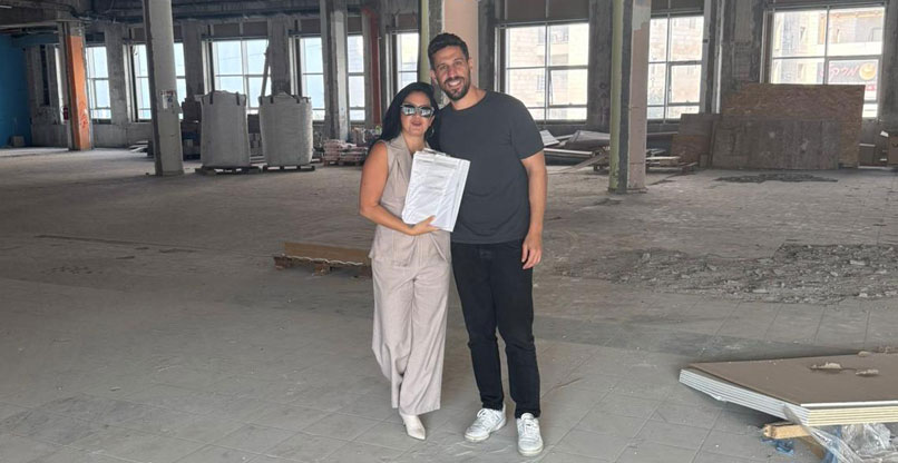 מימין: אור בן שמחון, מנכ"ל החברה הכלכלית בעיריית אשדוד, ודקלה אביטל אבוטבול, יוזמת ומנכ"לית ההאב-טק.