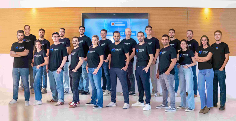 הצוות של מש סקיוריטי.