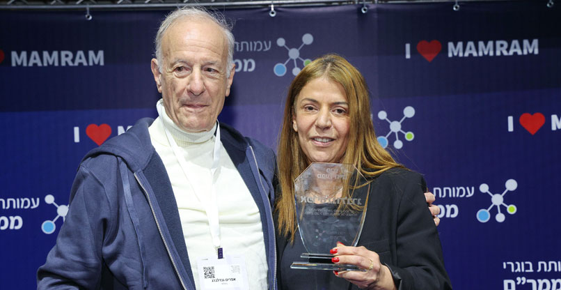 מימין: אל"מ (מיל') טליה גזית ואפרים גלדנברג.