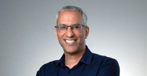 אל''מ (מיל') ד''ר משה קנזין, סמנכ"ל מערכות מידע בדואר ישראל.