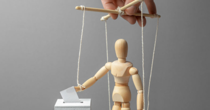 זה עלינו לוודא שלא נהיה מריונטות בבחירות.