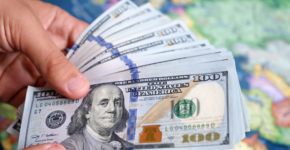 ארבע חברות בלבד שהיו שוות אי פעם יותר מארבעה טריליון דולר.