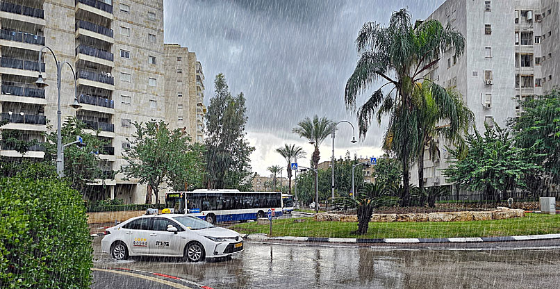 גשם בתל אביב.