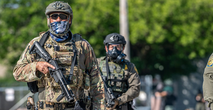 סוכני ICE. צילום: Peter Serocki, ShutterStock סוכני ICE.