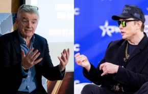 האם יערכו תחרות הורדת ידיים? שני ה-"אידיוטים" - אילון מאסק, יזם הטק ומנכ"ל SpaceX, ומייקל אולירי, מנכ"ל ריינאייר.