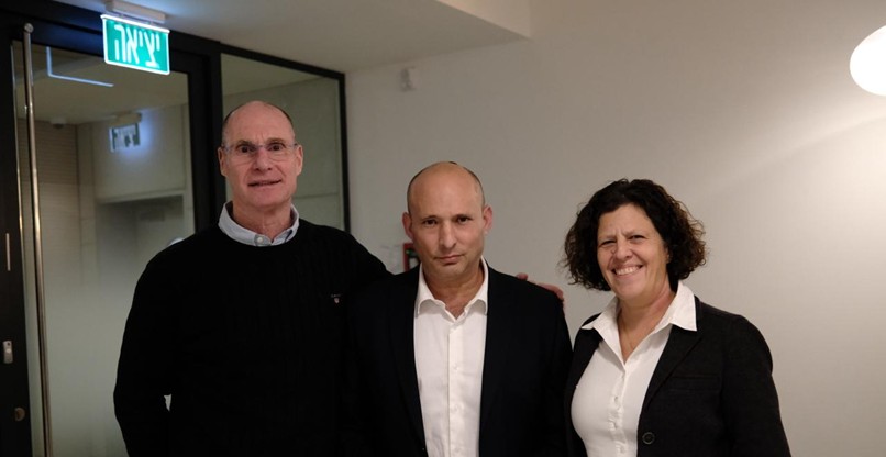 מימין לשמאל: יעל לביא, יו"ר פארק הייטק צפון; ראש הממשלה לשעבר נפתלי בנט; ורם לוינסון, מנכ"ל פארק הייטק צפון. צילום: יח"צ מימין לשמאל: יעל לביא, יו"ר פארק הייטק צפון; ראש הממשלה לשעבר נפתלי בנט; ורם לוינסון, מנכ"ל פארק הייטק צפון.