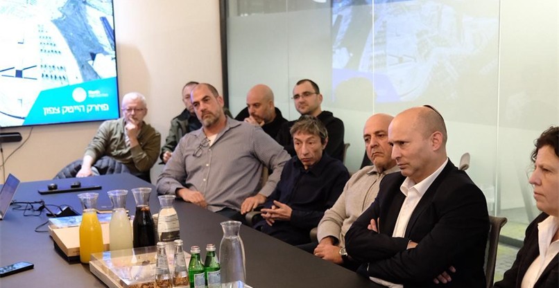 ראש הממשלה לשעבר, נפתלי בנט, בביקורו בפארק הייטק צפון.