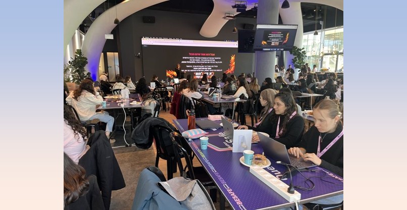 הסטודנטיות מ-QueenB, באירוע ההאקתון ב-AppsFlyer.