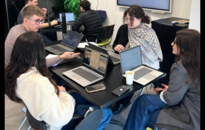 מפתחים רעיונות לאתגרים ממשלתיים בהאקתון במערך הדיגיטל הלאומי.