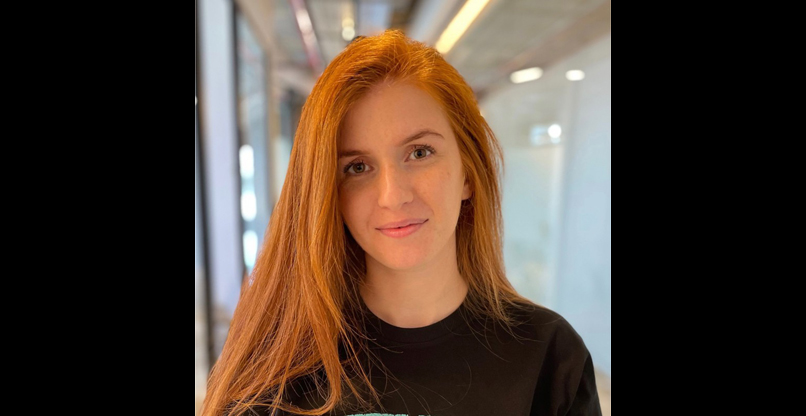 יאנה סיון, דירקטורית פיתוח באפריל.