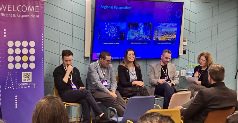 משתתפי פסגת ה-AI בחיפה. מימין לשמאל: ד"ר נאווה שקד, ראש בית הספר ללימודים רב-תחומיים ב-HIT; רוני שליט, קצין הציות והאתיקה הראשי של Bright Data; מירב פרץ בילינסקי, ראש חטיבת דאטה ו-AI במערך הדיגיטל הלאומי; ד"ר יובל ריינפלד, יו"ר הוועדה המשפטית לבינה מלאכותית בלשכת עורכי הדין; ד"ר קובי ברדה, חוקר ומרצה בכיר ב-HIT.