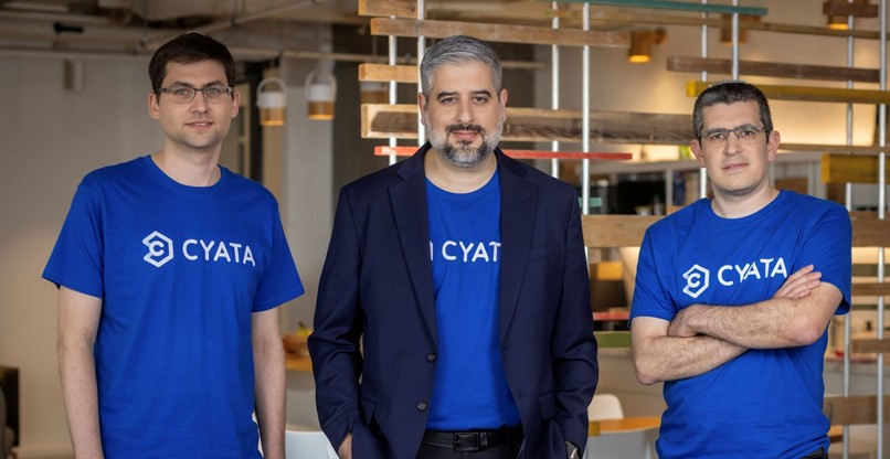 מימין לשמאל: דרור רוט, סמנכ"ל הפיתוח; שחר טל, המנכ"ל; וברוך ויצמן, סמנכ"ל הטכנולוגיות, סייאטה.