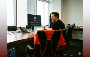 סקנדל הביקיני וגרוק ב-X הצחיק אותו. אילון מאסק.