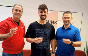 מימין: יבגני גולובוב, מנכ״ל קומיט אוף שור, איתי אזוגי, מייסד ומנכ"ל סוואנה, אריק פיינגולד, יו"ר ונשיא קומיט.