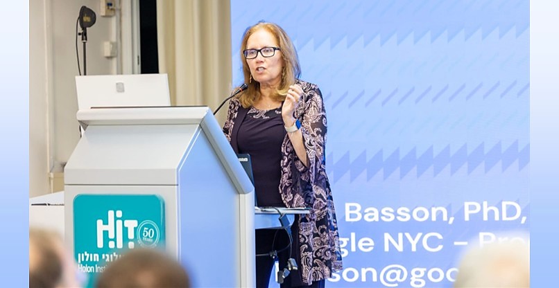 ד"ר שרה בסון, אחראית על תחום הנגישות וההכלה במדינות מתפתחות ב-גוגל העולמית.