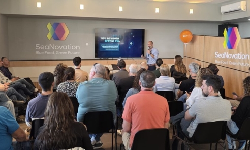 אורי שמש, מנכ"ל SeaNovation, הציג את פעילות המרכז ואת המסלולים המיוחדים ליזמים באירוע דמוי ה"ספיד-דייטינג".