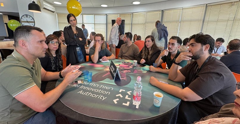 שלב השולחנות העגולים בהשתתפות יזמי הטכנולוגיה במרכז החדשות SeaNovation באילת.