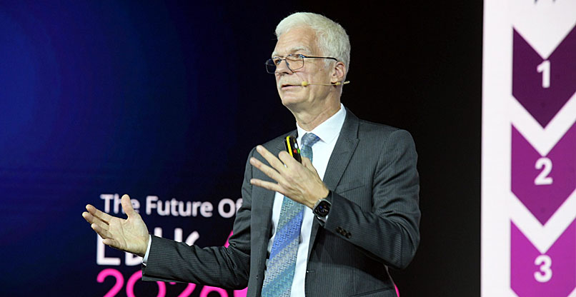 פרופ' אנדריאס שלייכר, מנהל חינוך ומיומנויות בארגון ה-OCED.