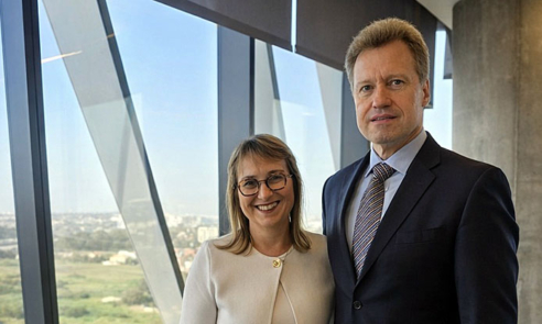 מימין: אלפרדו יפז, המנהל האזורי של HPE, וענת קליין וינטר, מנהלת HPE ישראל.