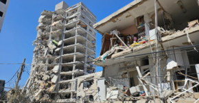 בניינים בבת ים שנפגעו מטיל איראני במלחמה האחרונה.