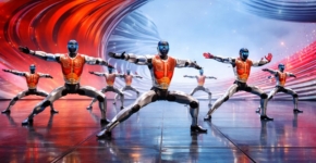 הסעירו ביכולותיהם המשודרגות את צופי אירוע פתיחת השנה הסיני. רובוטים הומנואידים מתוצרת סין.