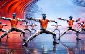 הסעירו ביכולותיהם המשודרגות את צופי אירוע פתיחת השנה הסיני. רובוטים הומנואידים מתוצרת סין.