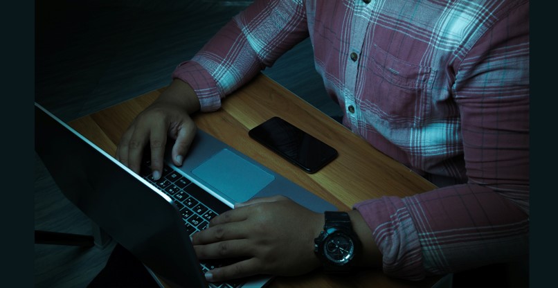 התחזה לאישה וסחט קטינים. משתמש אינטרנט ישראלי שנעצר.