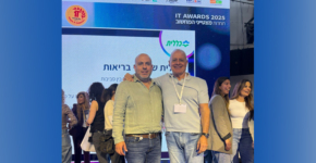 מימין: תמיר גורן, מנכ"ל ובעלים של קבוצת SQLink, ואבי עטיה, מנמ"ר שירותי בריאות כללית.