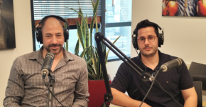 מימין: מתן סיטבון, סמנכ"ל הטכנולוגיות בחברת אשנב מקבוצת אמן, ויניב כץ, מנהל מחלקת תשתיות במנורה מבטחים.