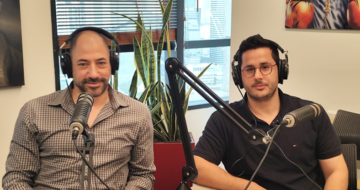 מימין: מתן סיטבון, סמנכ"ל הטכנולוגיות בחברת אשנב מקבוצת אמן, ויניב כץ, מנהל מחלקת תשתיות במנורה מבטחים.