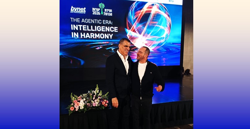 מימין לשמאל: שלומי אביב, מנכ"ל VMWare; ו-אלון בן צור, מנכ"ל בינת תקשורת מחשבים.