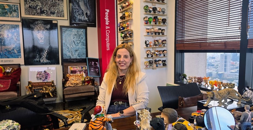 במאורת הנמר. ריבי ברוך, מומחית משאבי אנוש.