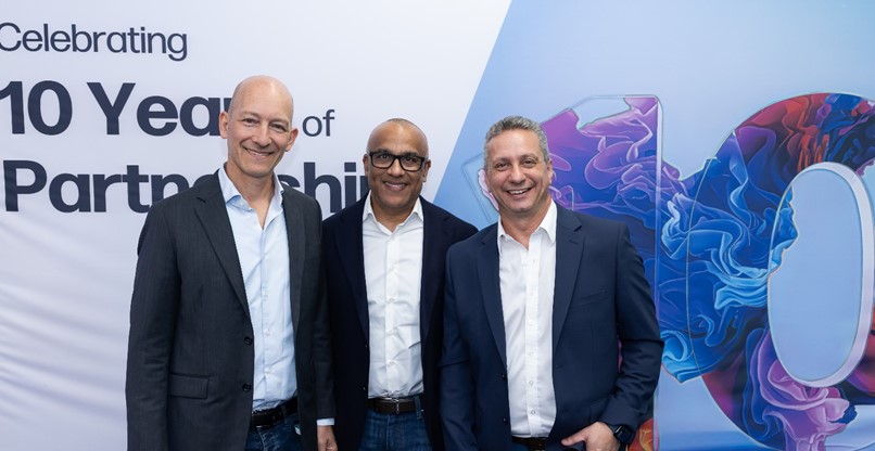 נועם זילברשטיין, מנכ"ל HP Indigo; פאראג’ פאטל, נשיא תחום שירותים משותפים ב-ePac; ואורן סוקול, ראש תחום חשבונות אסטרטגיים גלובליים ב-HP Indigo.