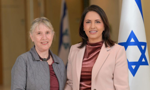 מימין: שרת החדשנות, המדע והטכנולוגיה, גילה גמליאל, ופרופ' נאוה רצון, היו"רית החדשה של המולמו"פ.