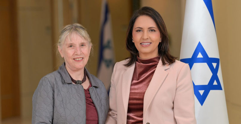 מימין: שרת החדשנות, המדע והטכנולוגיה, גילה גמליאל, ופרופ' נאוה רצון, היו"רית החדשה של המולמו"פ.