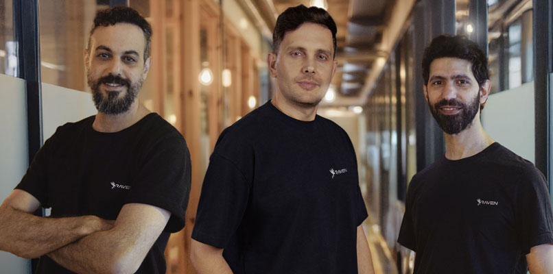 שלושת הפאונדרים של רייבן: מימין - עומר יאיר, סמנכ"ל המחקר, רועי אביטבול, המנכ"ל, וגיא פרנקו, סמנכ"ל הטכנולוגיות.