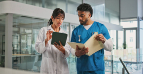 הטכנולוגיה מסייעת לבתי החולים לסייע לנו בריאותית.