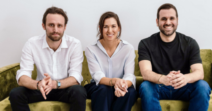 מימין לשמאל: עמית צימרמן, מייסד שותף ומנהל מוצר ראשי; ליאור סיימון, שותפה בקרן Cyberstarts; דני בריקמן,מייסד שותף ומנכ"ל.