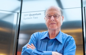 זכה בפרס טיורינג לשנת 2026. צ'ארלס בנט, חוקר בכיר ביבמ (IBM Fellow) וחלוץ בתחום המדע הקוונטי.