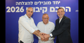 מימין: אילן סיגל - מנכ"ל פלאפון,ארנון בר-דוד - יו"ר ההסתדרות, יחיאל שמן - יו"ר ועד עובדי פלאפון.