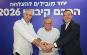 מימין: אילן סיגל - מנכ"ל פלאפון,ארנון בר-דוד - יו"ר ההסתדרות, יחיאל שמן - יו"ר ועד עובדי פלאפון.